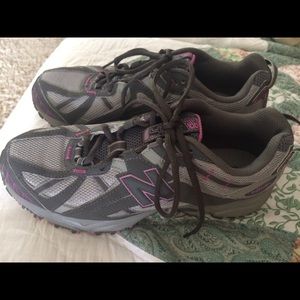 9.5D 411 New Balance grey & pinkish/ purple women
